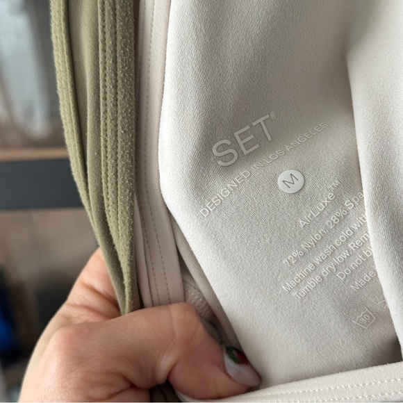 SET ACTIVE x Parke Airluxe scoop sports bra layer olive green cream tank - Picture 2 of 7